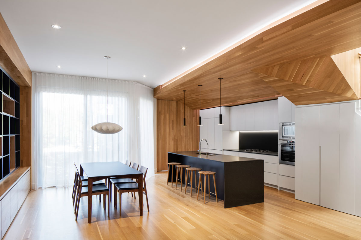 Wood Defines the La Casa Duplex Renovation in Montreal - kontaktmag